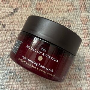 Rituals rejuvenating body scrub